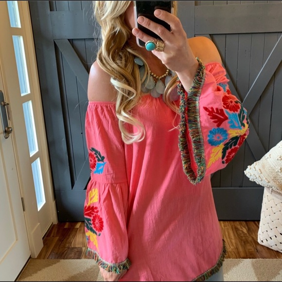 💕💋🔥ON/off Shoulder Embroidered Dress💕 - Picture 2 of 4